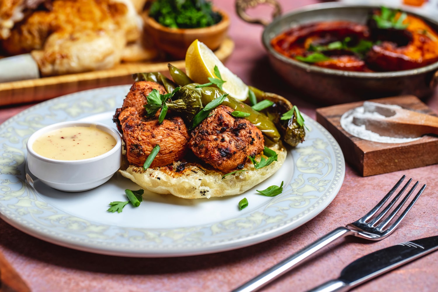 Grilled chiken on bread piece green pepper sauce spices-min